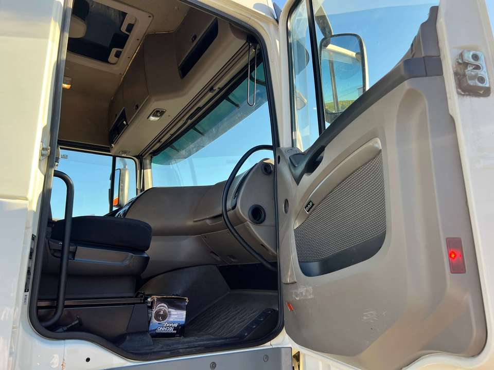 DAF XF 105, 2018 год, 3 980 000 рублей, 12 фотография