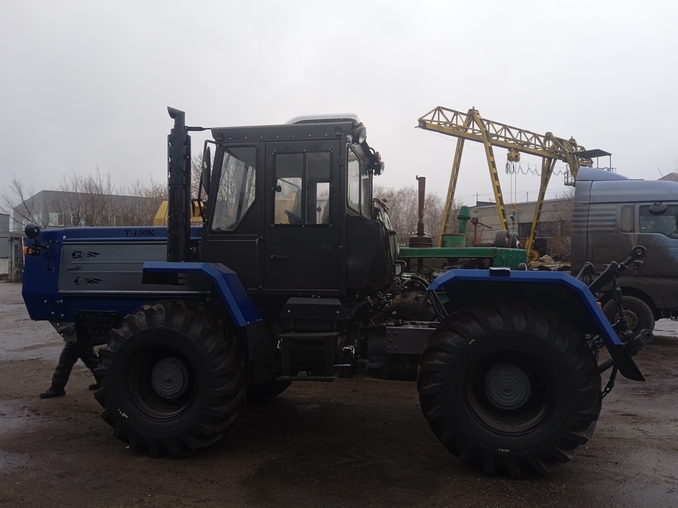 ХТЗ Т-150К, 2000 год, 2 800 000 рублей, 2 фотография