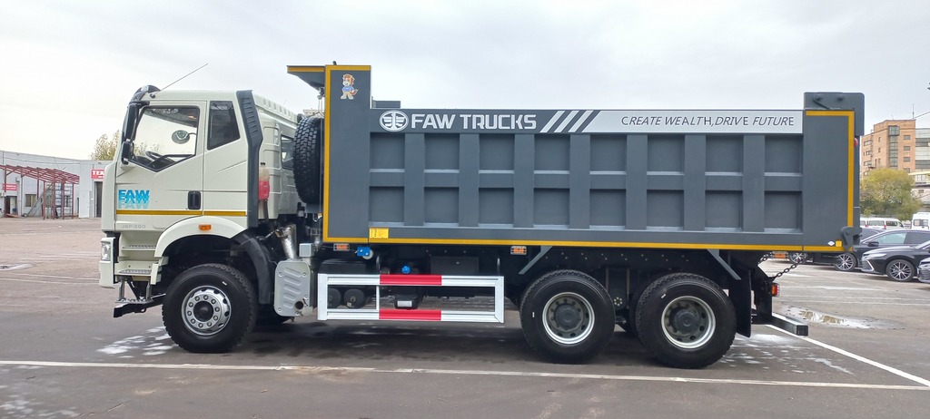 FAW J6 CA3250, 2023 год, 7 780 000 рублей, 2 фотография