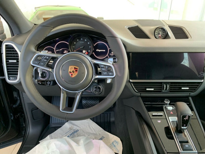 Porsche Cayenne Turbo S, 2021 год, 11 800 000 рублей, 17 фотография