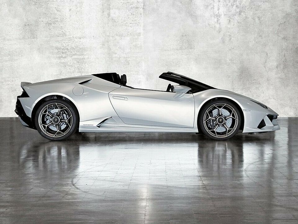 Lamborghini Huracán, 2022 год, 39 778 500 рублей, 19 фотография