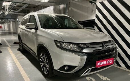 Mitsubishi Outlander III рестайлинг 3, 2020 год, 2 888 000 рублей, 1 фотография