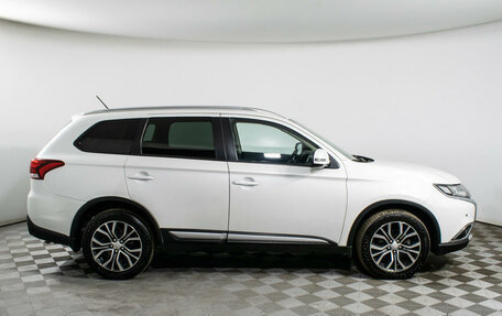 Mitsubishi Outlander III рестайлинг 3, 2016 год, 1 685 000 рублей, 4 фотография