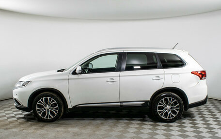 Mitsubishi Outlander III рестайлинг 3, 2016 год, 1 685 000 рублей, 8 фотография