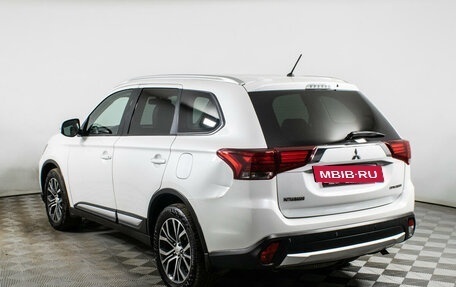 Mitsubishi Outlander III рестайлинг 3, 2016 год, 1 685 000 рублей, 7 фотография