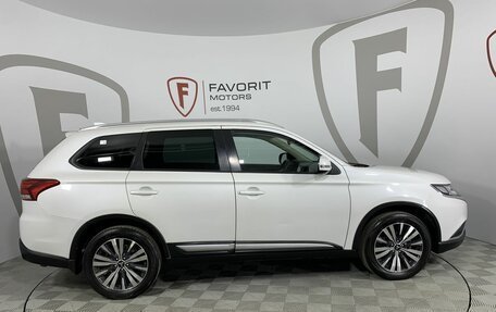 Mitsubishi Outlander III рестайлинг 3, 2019 год, 2 000 000 рублей, 4 фотография