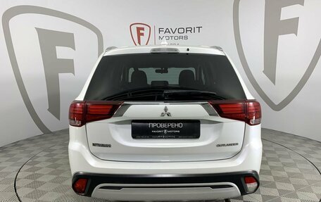 Mitsubishi Outlander III рестайлинг 3, 2019 год, 2 000 000 рублей, 3 фотография