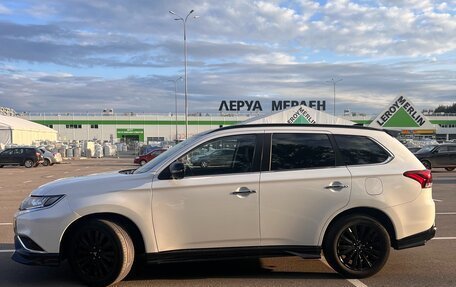 Mitsubishi Outlander III рестайлинг 3, 2022 год, 3 730 000 рублей, 4 фотография