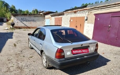 Nissan Primera II рестайлинг, 1994 год, 110 000 рублей, 3 фотография