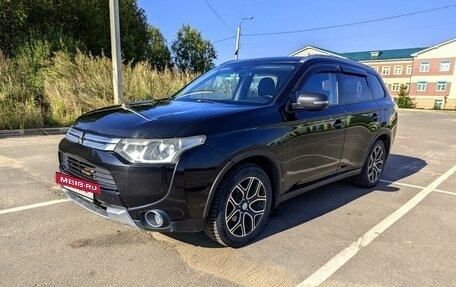 Mitsubishi Outlander III рестайлинг 3, 2014 год, 1 550 000 рублей, 2 фотография