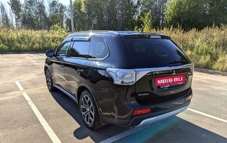 Mitsubishi Outlander III рестайлинг 3, 2014 год, 1 550 000 рублей, 5 фотография