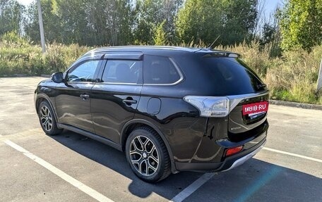 Mitsubishi Outlander III рестайлинг 3, 2014 год, 1 550 000 рублей, 4 фотография