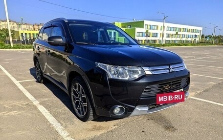 Mitsubishi Outlander III рестайлинг 3, 2014 год, 1 550 000 рублей, 10 фотография