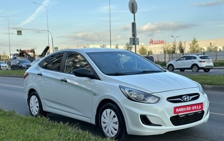 Hyundai Solaris II рестайлинг, 2013 год, 920 000 рублей, 2 фотография