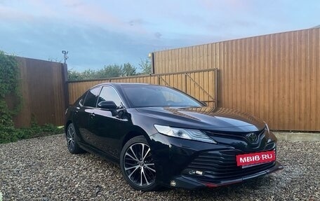 Toyota Camry, 2020 год, 3 200 000 рублей, 2 фотография