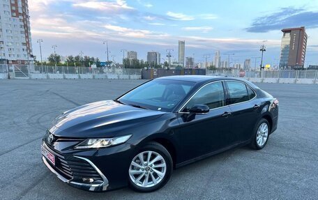 Toyota Camry, 2023 год, 3 900 000 рублей, 2 фотография