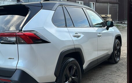 Toyota RAV4, 2020 год, 3 400 000 рублей, 2 фотография