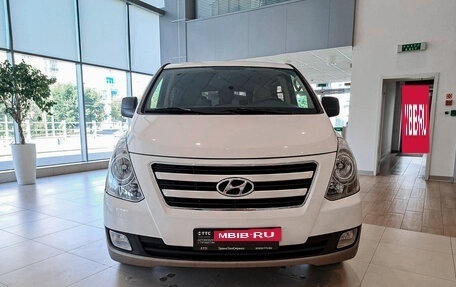 Hyundai H-1 II рестайлинг, 2016 год, 2 865 000 рублей, 2 фотография