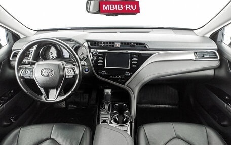 Toyota Camry, 2018 год, 2 415 000 рублей, 14 фотография