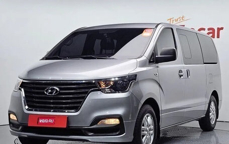 Hyundai Grand Starex Grand Starex I рестайлинг 2, 2020 год, 2 300 000 рублей, 1 фотография