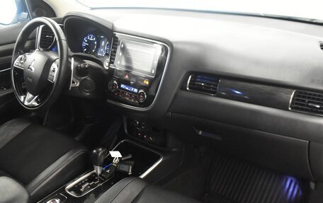 Mitsubishi Outlander III рестайлинг 3, 2018 год, 2 190 000 рублей, 5 фотография