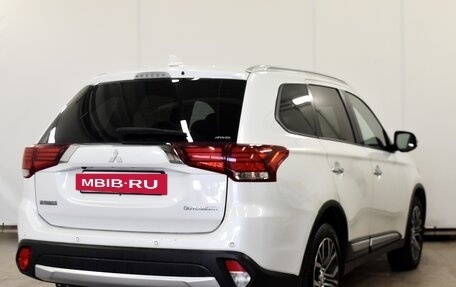 Mitsubishi Outlander III рестайлинг 3, 2018 год, 2 190 000 рублей, 2 фотография