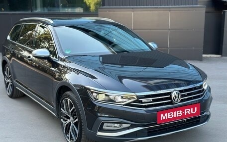 Volkswagen Passat B8 рестайлинг, 2020 год, 3 800 000 рублей, 2 фотография