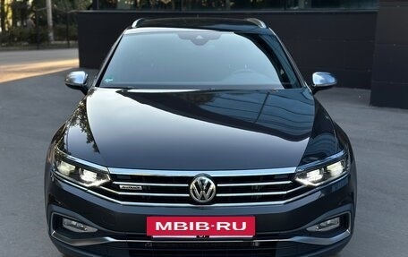 Volkswagen Passat B8 рестайлинг, 2020 год, 3 800 000 рублей, 9 фотография