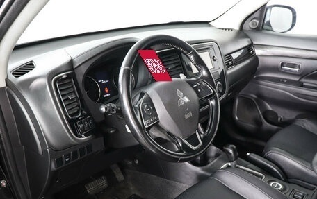 Mitsubishi Outlander III рестайлинг 3, 2016 год, 2 199 000 рублей, 9 фотография