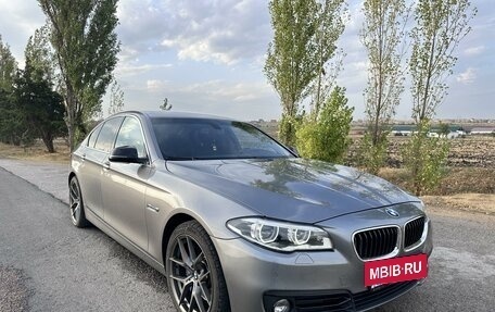 BMW 5 серия, 2015 год, 2 930 000 рублей, 2 фотография