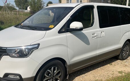 Hyundai H-1 II рестайлинг, 2018 год, 3 700 000 рублей, 3 фотография