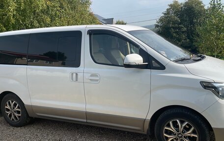 Hyundai H-1 II рестайлинг, 2018 год, 3 700 000 рублей, 2 фотография