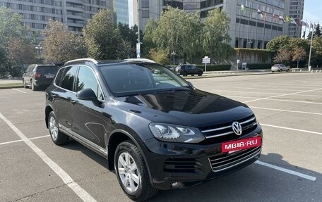 Volkswagen Touareg III, 2011 год, 2 000 000 рублей, 2 фотография