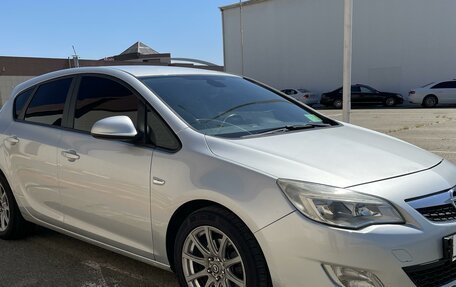 Opel Astra J, 2010 год, 750 000 рублей, 1 фотография