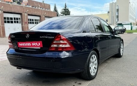 Mercedes-Benz C-Класс, 2005 год, 1 100 000 рублей, 4 фотография