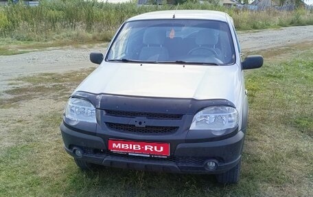 Chevrolet Niva I рестайлинг, 2004 год, 300 000 рублей, 1 фотография