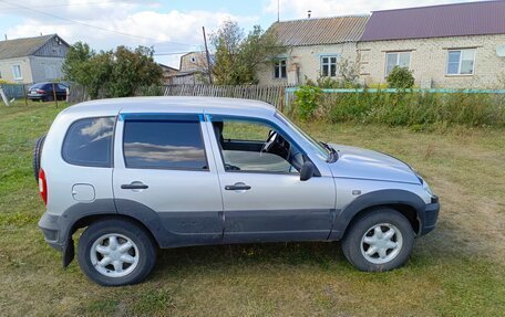 Chevrolet Niva I рестайлинг, 2004 год, 300 000 рублей, 2 фотография