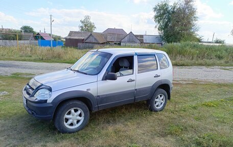 Chevrolet Niva I рестайлинг, 2004 год, 300 000 рублей, 4 фотография