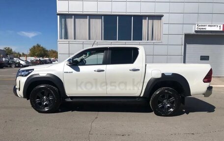 Toyota Hilux VIII, 2022 год, 6 000 000 рублей, 5 фотография