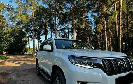 Toyota Land Cruiser Prado 150 рестайлинг 2, 2019 год, 6 300 000 рублей, 4 фотография