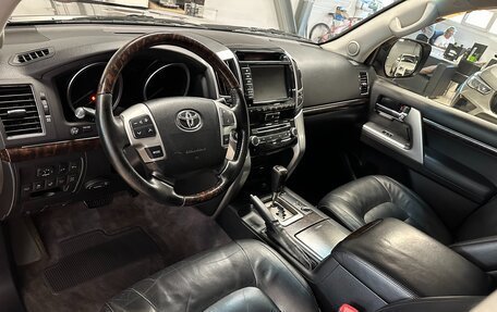 Toyota Land Cruiser 200, 2013 год, 3 999 000 рублей, 21 фотография