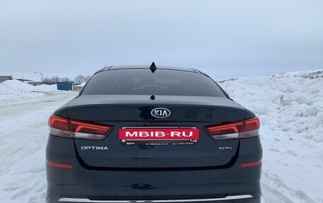 KIA Optima IV, 2019 год, 2 300 000 рублей, 3 фотография