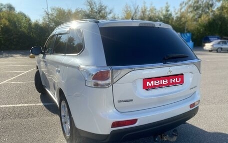 Mitsubishi Outlander III рестайлинг 3, 2013 год, 1 700 000 рублей, 5 фотография