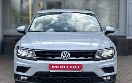 Volkswagen Tiguan II, 2020 год, 2 625 000 рублей, 2 фотография