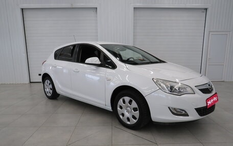 Opel Astra J, 2011 год, 690 000 рублей, 1 фотография