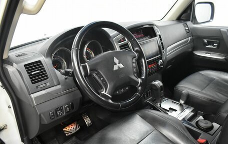 Mitsubishi Pajero IV, 2015 год, 2 830 000 рублей, 10 фотография