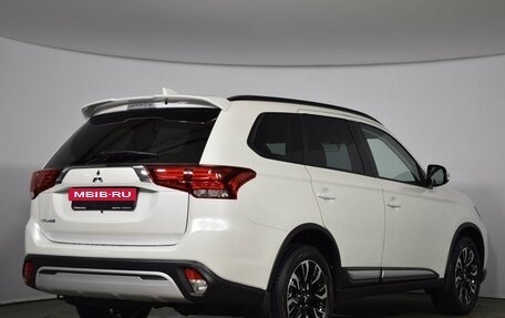 Mitsubishi Outlander III рестайлинг 3, 2022 год, 3 650 000 рублей, 4 фотография