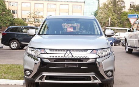 Mitsubishi Outlander III рестайлинг 3, 2022 год, 3 650 000 рублей, 2 фотография