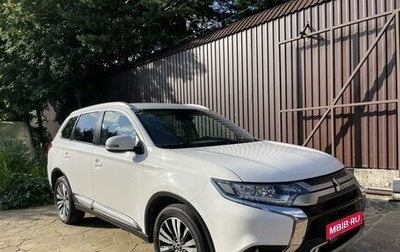 Mitsubishi Outlander III рестайлинг 3, 2019 год, 2 670 000 рублей, 1 фотография