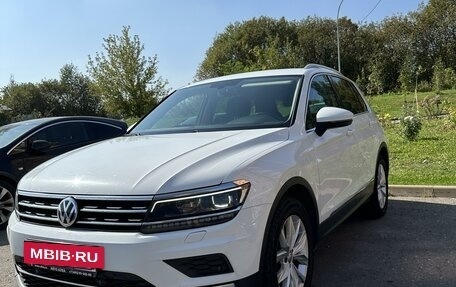 Volkswagen Tiguan II, 2017 год, 2 070 000 рублей, 2 фотография